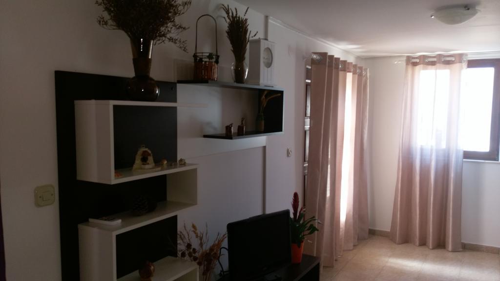 Terra Rossa Apartment Loborika Bagian luar foto
