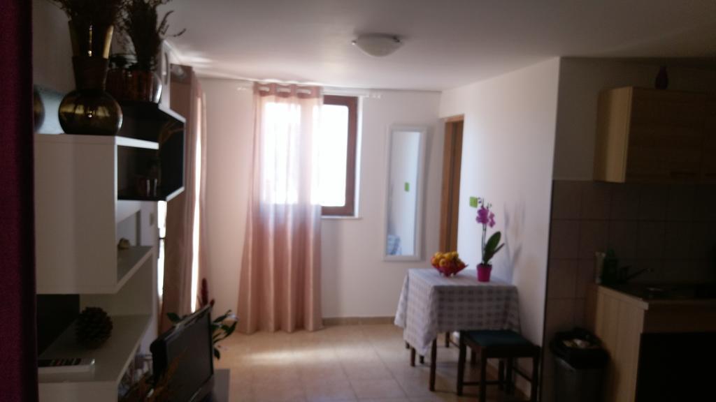 Terra Rossa Apartment Loborika Bagian luar foto