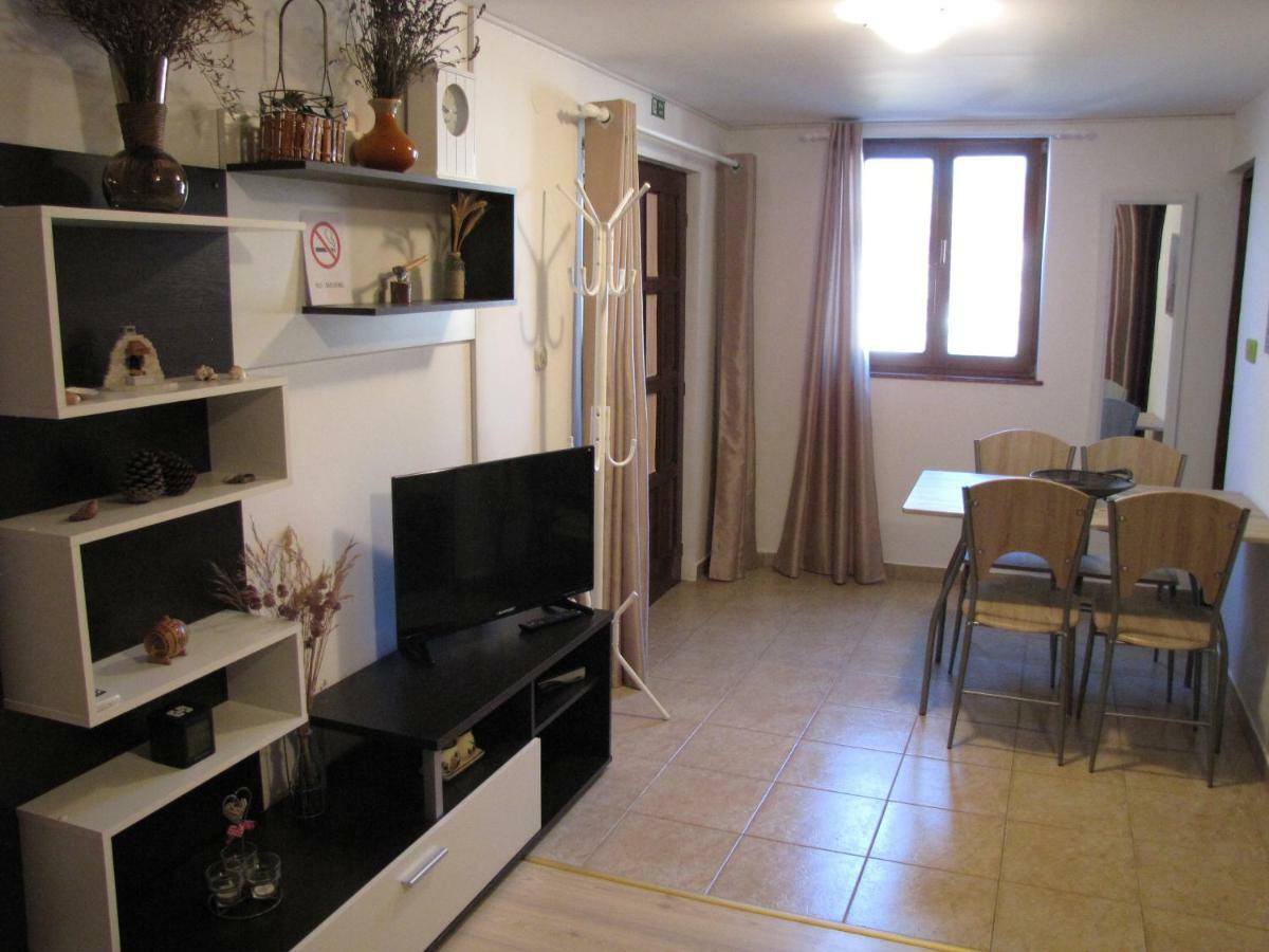 Terra Rossa Apartment Loborika Bagian luar foto