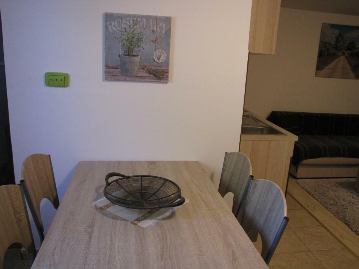 Terra Rossa Apartment Loborika Bagian luar foto